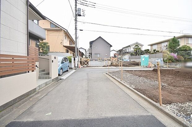 周辺は住宅が建ち並ぶ閑静な住宅街です。 