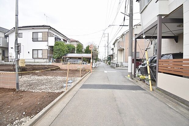 周辺は住宅が建ち並ぶ閑静な住宅街です。