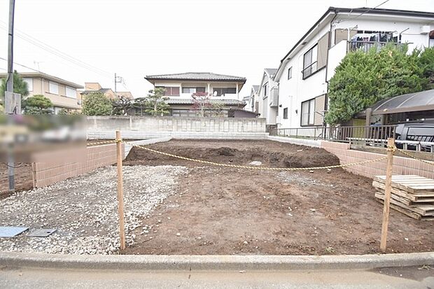 現在建物を建築中です、建築中の物件については現地確認の他、同施工会社の完成施工例のご案内、担当者のプレゼンテーションにてご検討ください。適切なご検討の方法をご説明させて頂きます。 