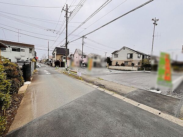周辺は住宅が建ち並ぶ閑静な住宅街です。