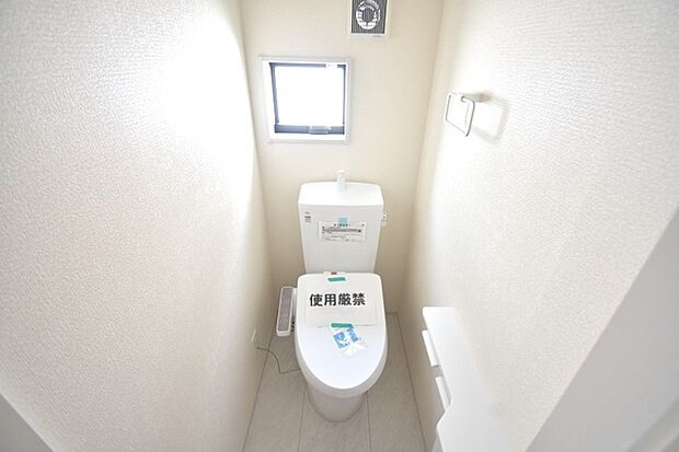 トイレにはウォシュレット機能を標準装備。