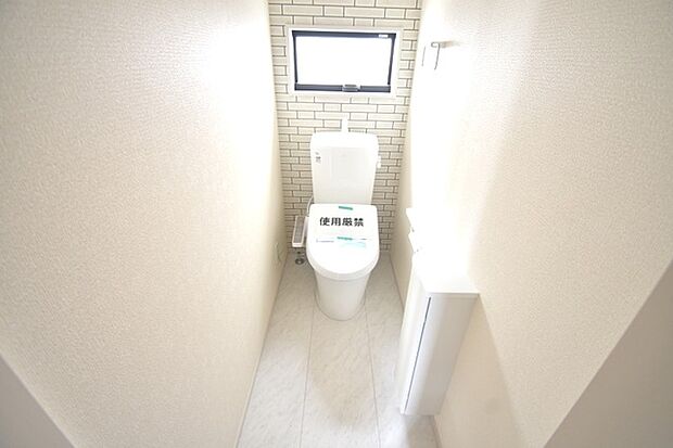 トイレにはウォシュレット機能を標準装備。