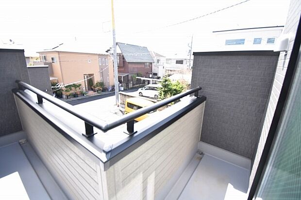 窓からの眺望です。実際に現地で眺望もご確認ください。