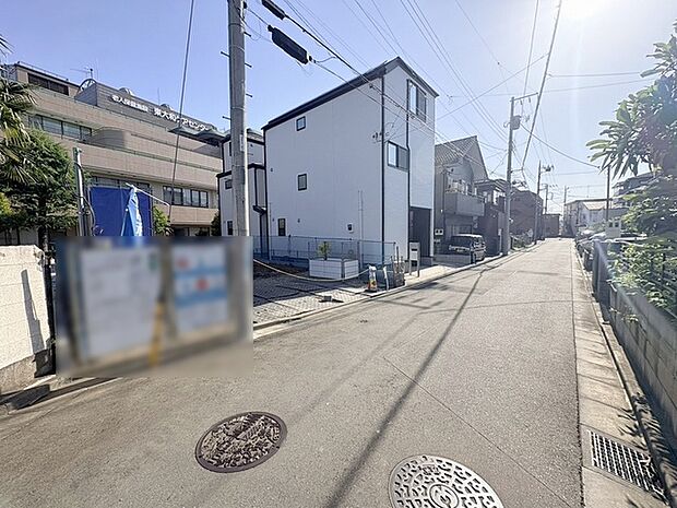 安心して暮らすことのできる住宅街。　住宅地の道路は一般に交通量が少なく車などの騒音が少ないため、住民にとって静かな生活環境が提供されます。 