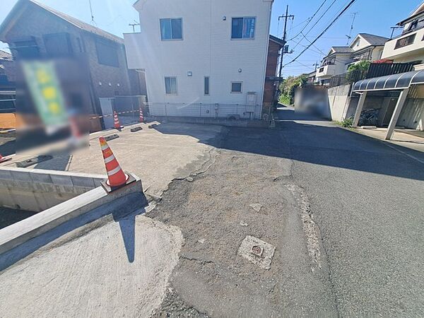 安心して暮らすことのできる住宅街。　住宅地の道路は一般に交通量が少なく車などの騒音が少ないため、住民にとって静かな生活環境が提供されます。