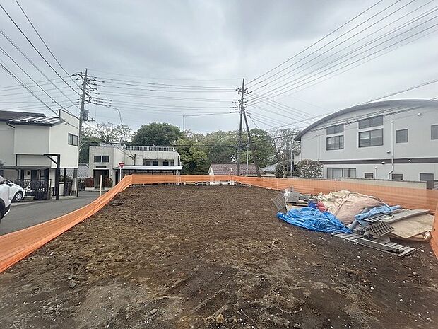 土地物件にはご確認頂くポイントがたくさんございます、土地だけのご見学の際もご遠慮せず、ぜひお気軽に担当スタッフにお申しつけくださいませ。