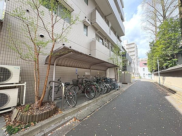周辺のエリアで他にも沢山売りに出ている物件があります。インターネット掲載前の情報などもありますのでお気軽にお問合せください。まとめてご見学できます。