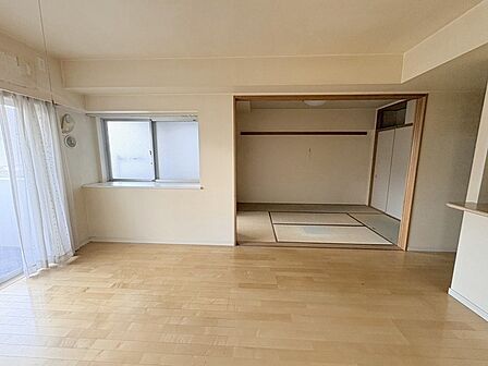 家族が一番集まる場所だから広々としつつも素敵な空間であって欲しい。みんながくつろぐリビングからキッチンまでが一つの空間のように繋がる間取り。