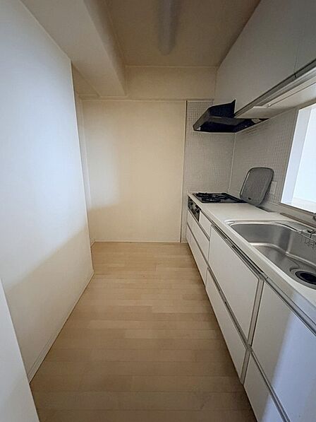 カウンターキッチンならではの開放的な見通し、全体が見渡せることでご家族の団欒スペースもより明るく笑顔が溢れる空間となります。