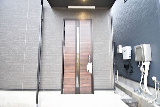 建物が完成しましたので室内のご見学予約スタート。当日のご見学予約も大歓迎です。お気軽にご連絡ください。エステート白馬国分寺店は火曜水曜も営業しております。