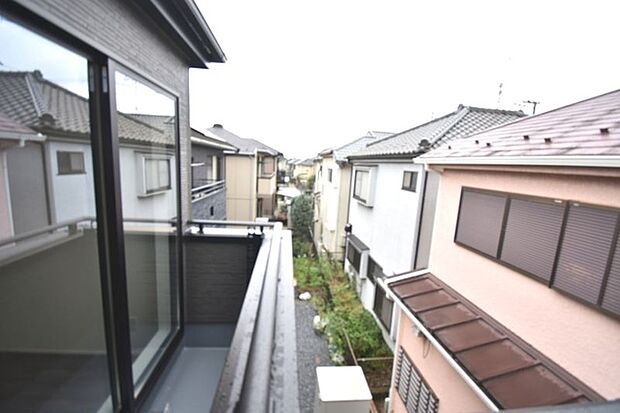 窓からの眺望です。実際に現地で眺望もご確認ください。