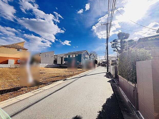 安心して暮らすことのできる住宅街。　住宅地の道路は一般に交通量が少なく車などの騒音が少ないため、住民にとって静かな生活環境が提供されます。 
