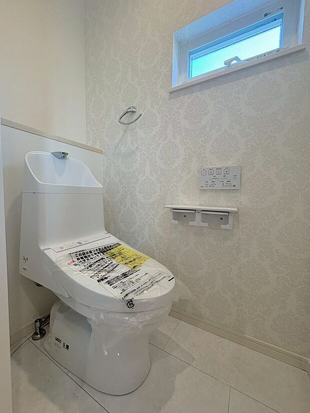 トイレにはウォシュレット機能を標準装備。