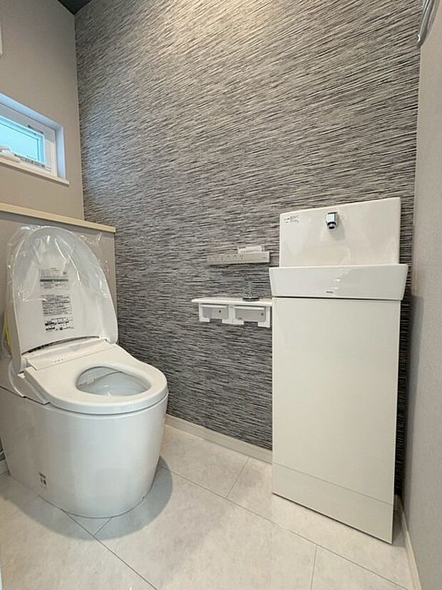 1帖サイズのトイレスペース。 ゆとりがある分、サニタリーの後付けなどご提案致します。