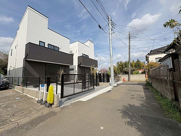 安心して暮らすことのできる住宅街。 住宅地の道路は一般に交通量が少なく車などの騒音が少ないため、住民にとって静かな生活環境が提供されます。