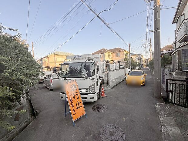 周辺は住宅が建ち並ぶ閑静な住宅街です。 