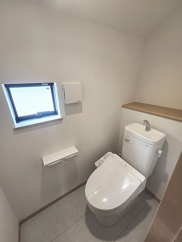トイレにはウォシュレット機能を標準装備。