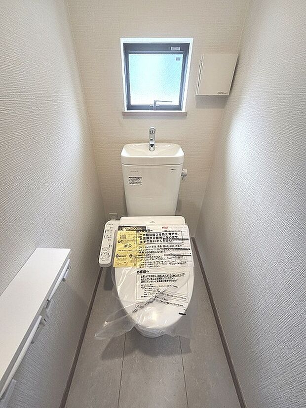 トイレにはウォシュレット機能を標準装備。 