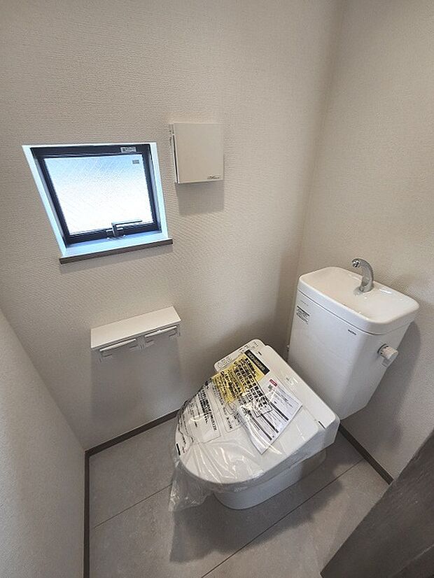 トイレにはウォシュレット機能を標準装備。 