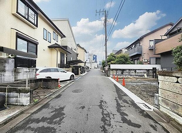 周辺は住宅が建ち並ぶ閑静な住宅街です。 