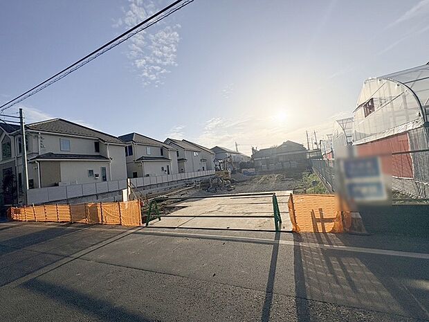現地ご見学の際、スタッフが様々なご質問に対応いたします、周辺環境、前面道路、建築可能な建物について、ぜひご相談ください。 