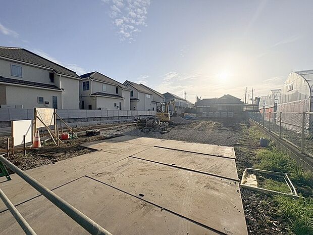 土地物件にはご確認頂くポイントがたくさんございます、土地だけのご見学の際もご遠慮せず、ぜひお気軽に担当スタッフにお申しつけくださいませ。 