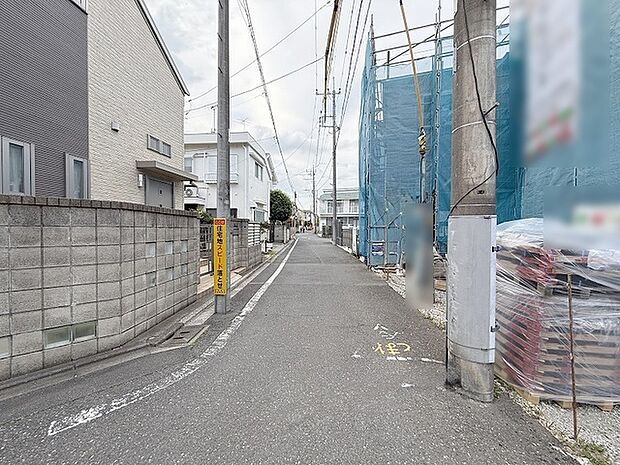 周辺は住宅が建ち並ぶ閑静な住宅街です。