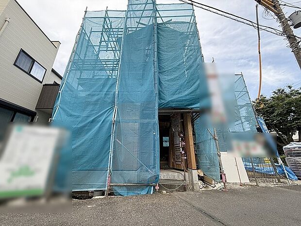 現在建物を建築中です、建築中の物件については現地確認の他、同施工会社の完成施工例のご案内、担当者のプレゼンテーションにてご検討ください。適切なご検討の方法をご説明させて頂きます。
