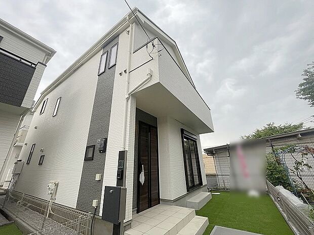 建物が完成しましたので室内のご見学予約スタート。当日のご見学予約も大歓迎です。お気軽にご連絡ください。エステート白馬国分寺店は火曜水曜も営業しております。