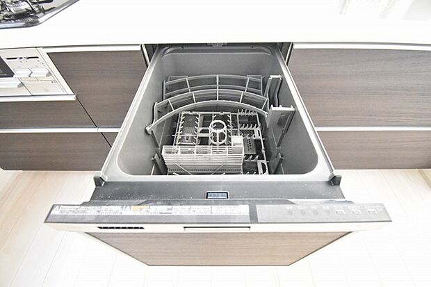 毎日の家事をサポートしてくれる食洗器も標準に装備。ちょっと嬉しい設備です 