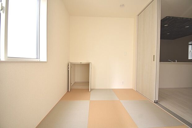 畳の香りと柔らかな光がリラックスした空間を作ります。 