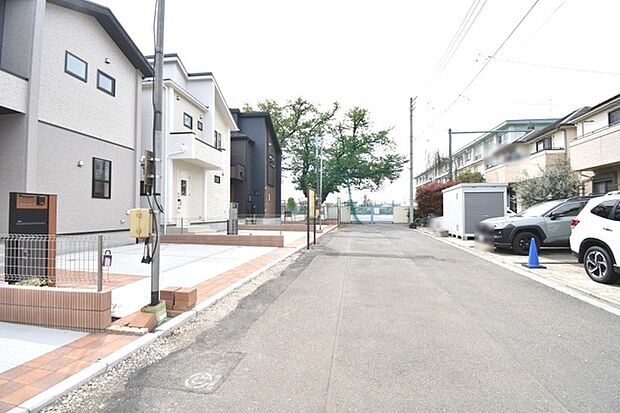 周辺は住宅が建ち並ぶ閑静な住宅街です。  
