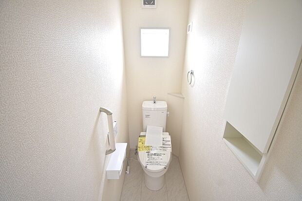 トイレにはウォシュレット機能を標準装備。 