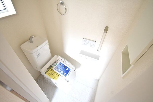 トイレにはウォシュレット機能を標準装備。 
