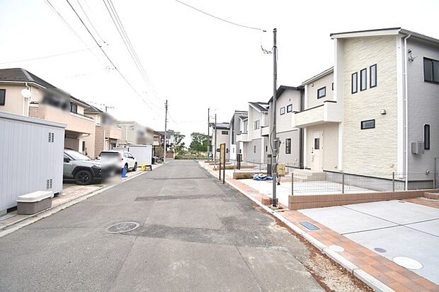 周辺は住宅が建ち並ぶ閑静な住宅街です。 