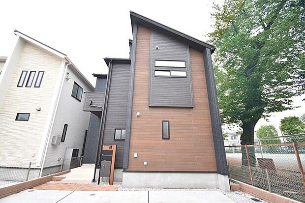 建物が完成しましたので室内のご見学予約スタート。当日のご見学予約も大歓迎です。お気軽にご連絡ください。他にもインターネットに掲載していない情報も沢山ありますので、比較で併せてご見学ができます。   