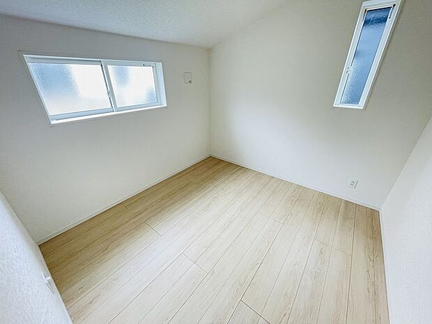 勾配天井の2階のお部屋。この勾配の角度がお洒落な雰囲気を感じさせてくれます。
