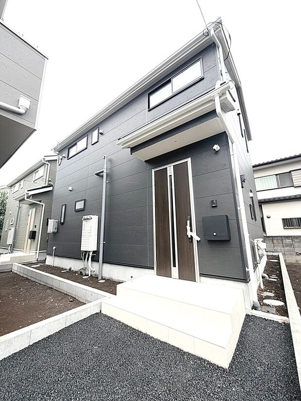 建物が完成しましたので室内のご見学予約スタート。当日のご見学予約も大歓迎です。お気軽にご連絡ください。エステート白馬国分寺店は火曜水曜も営業しております。