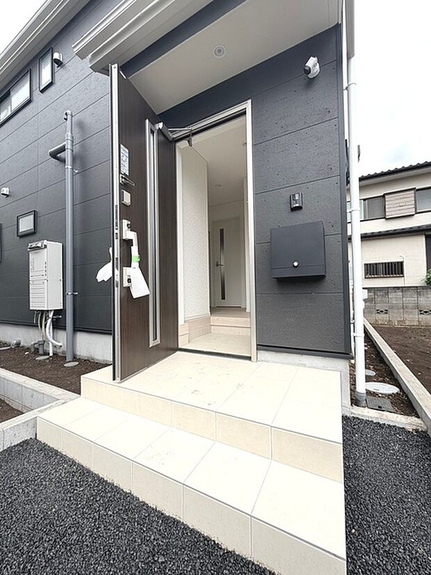 建物が完成しましたので室内のご見学予約スタート。当日のご見学予約も大歓迎です。お気軽にご連絡ください。エステート白馬国分寺店は火曜水曜も営業しております。
