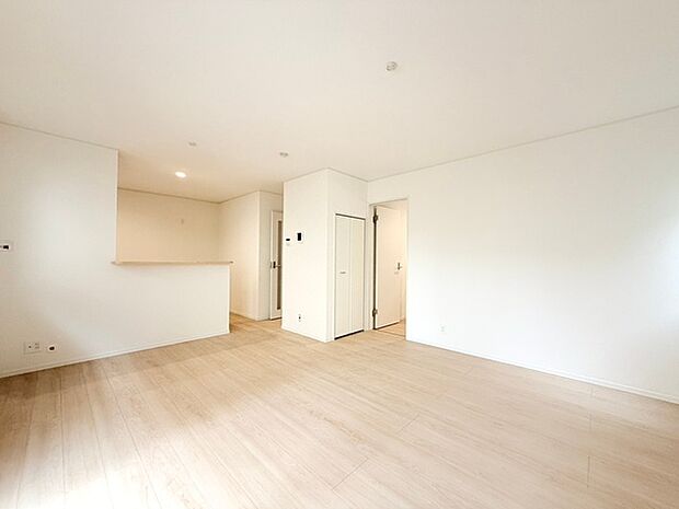 家族が一番集まる場所だから広々としつつも素敵な空間であって欲しい。みんながくつろぐリビングからキッチンまでが一つの空間のように繋がる間取り。