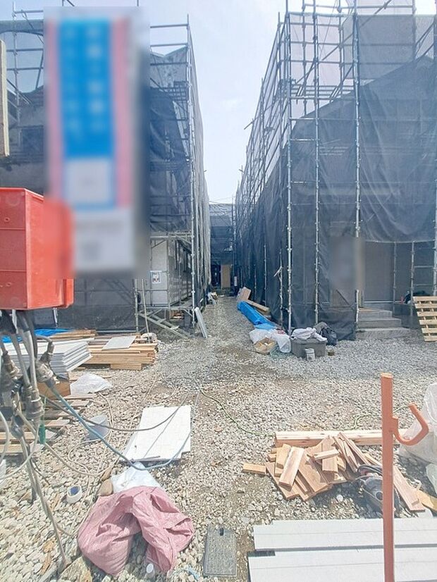 現在建物を建築中です、建築中の物件については現地確認の他、同施工会社の完成施工例のご案内、担当者のプレゼンテーションにてご検討ください。適切なご検討の方法をご説明させて頂きます。
