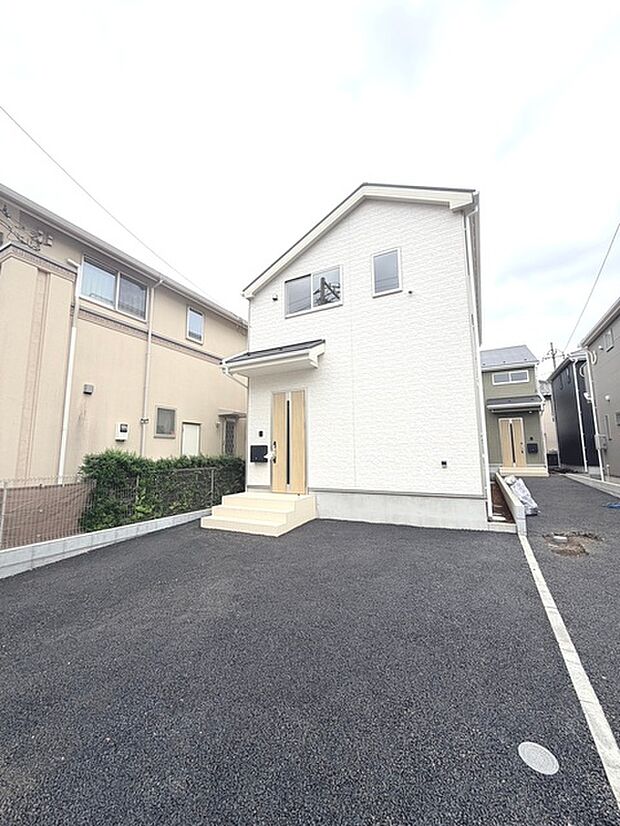 建物が完成しましたので室内のご見学予約スタート。当日のご見学予約も大歓迎です。お気軽にご連絡ください。エステート白馬国分寺店は火曜水曜も営業しております。