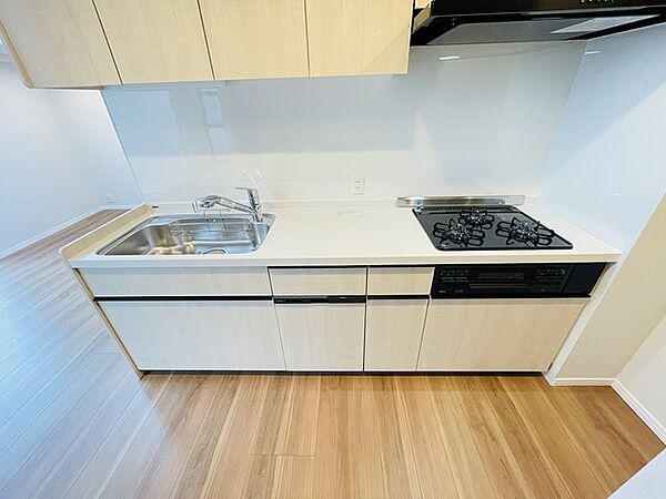 キッチンは、カウンターや壁付けタイプ、アイランドタイプ様々なパターンが御座います。