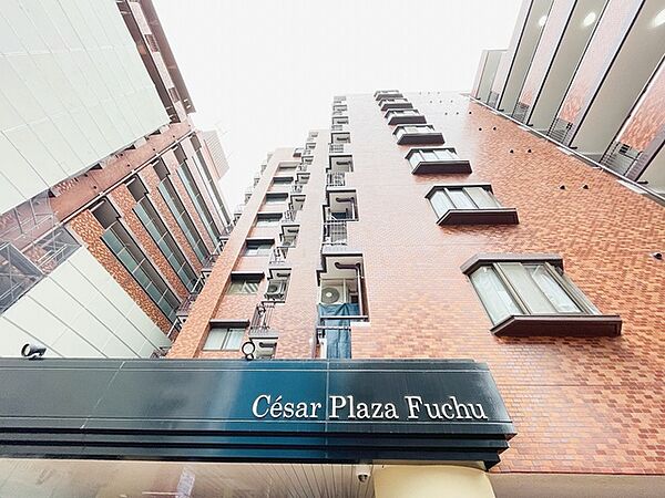 周辺の街並みの中で適度な主張、生活に溶け込むシンプルなデザインの外観が魅力の建物です。