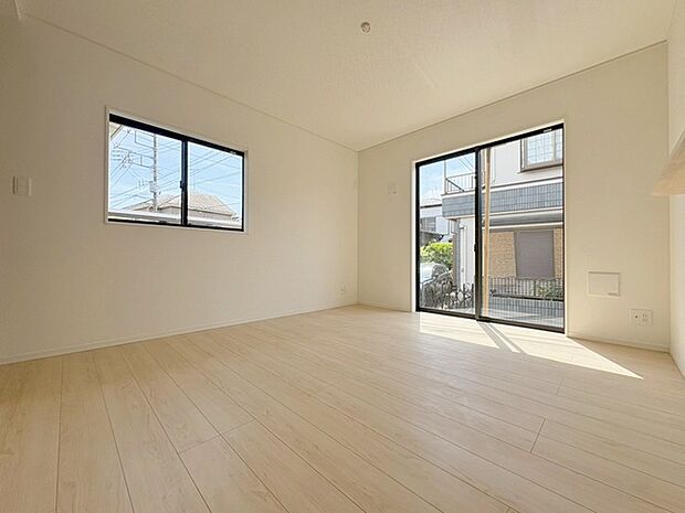 家族が一番集まる場所だから広々としつつも素敵な空間であって欲しい。みんながくつろぐリビングからキッチンまでが一つの空間のように繋がる間取り。