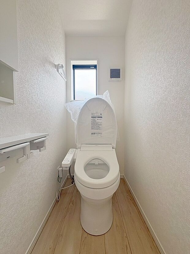 トイレにはウォシュレット機能を標準装備。