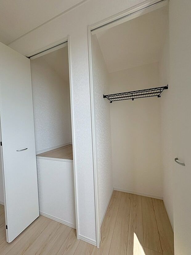 各お部屋に収納が設置されています。