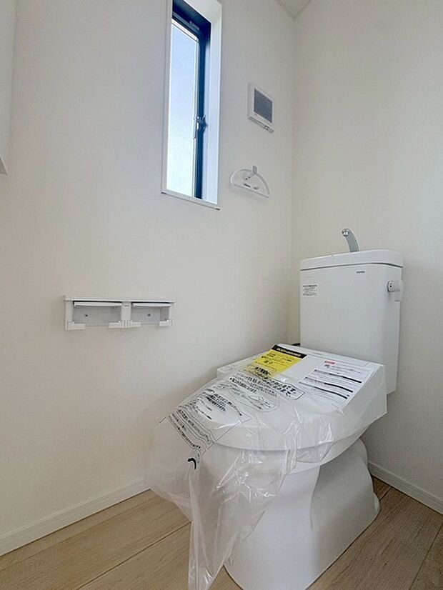 トイレにはウォシュレット機能を標準装備。 