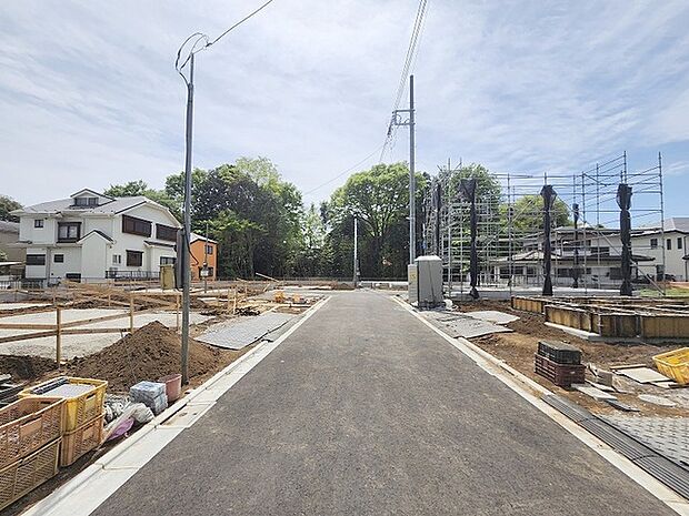 周辺は住宅が建ち並ぶ閑静な住宅街です。 