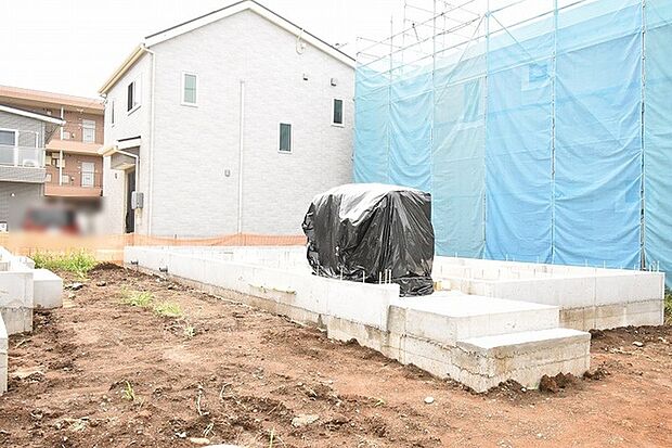 現在建物を建築中です、建築中の物件については現地確認の他、同施工会社の完成施工例のご案内、担当者のプレゼンテーションにてご検討ください。適切なご検討の方法をご説明させて頂きます。 